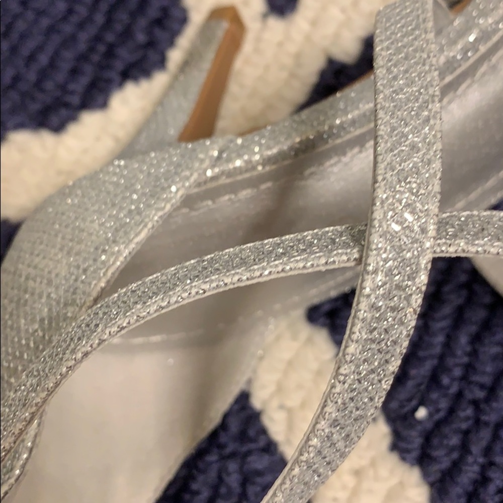 Silver Heels - Picture 5 of 6